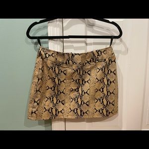 Rem Garson Vintage Leather Micro
Mini. NWOT. Never Worn. Circa 1995.
Size S.